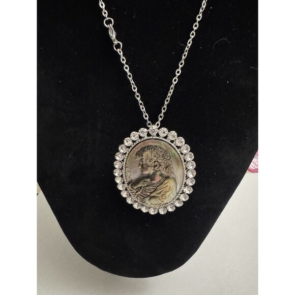 Vintage Abalone Cameo Pendant Brooch w Rhinestones on 24 Inch Silver Tone Chain - Picture 5 of 8